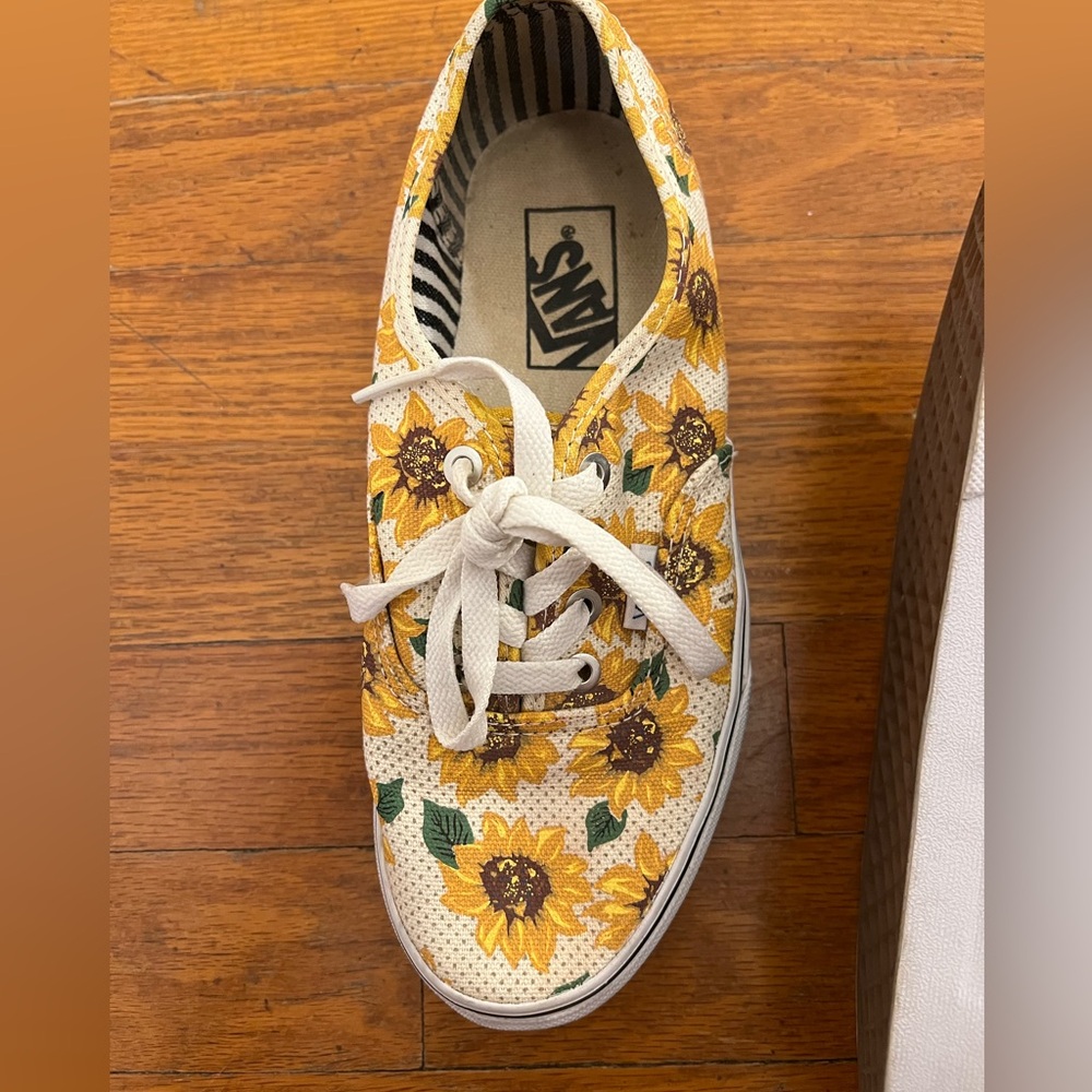 Vans Sunflower Print Sneakers Women’s 7 Yellow Floral Canvas Material - Picture 2 of 7